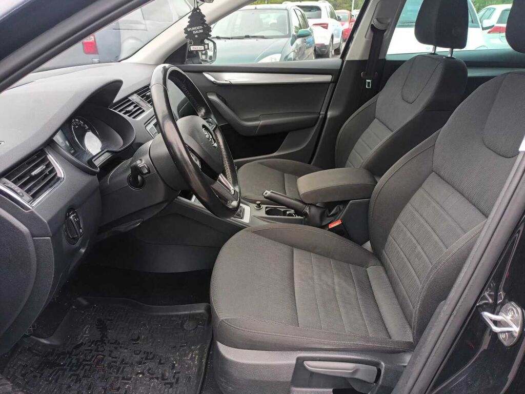 Skoda Octavia 2016 Musta