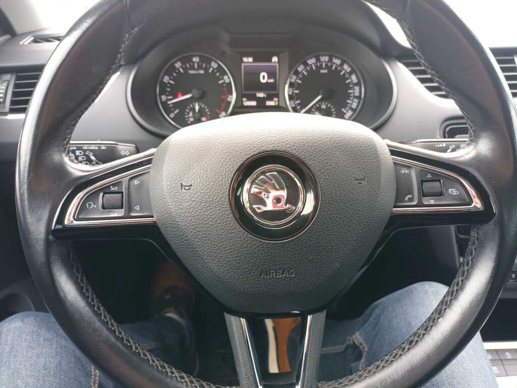 Skoda Octavia 2016 Musta