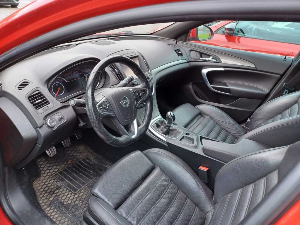 Opel Insignia 2016 Punainen