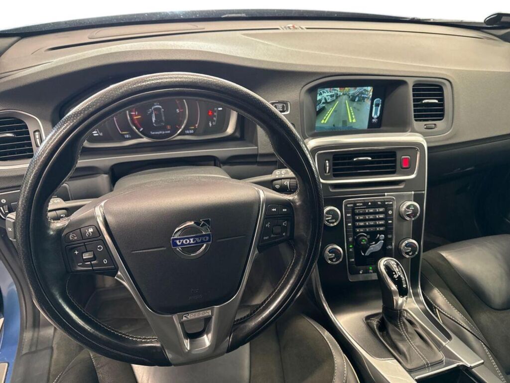 Volvo V60 2017 Sininen