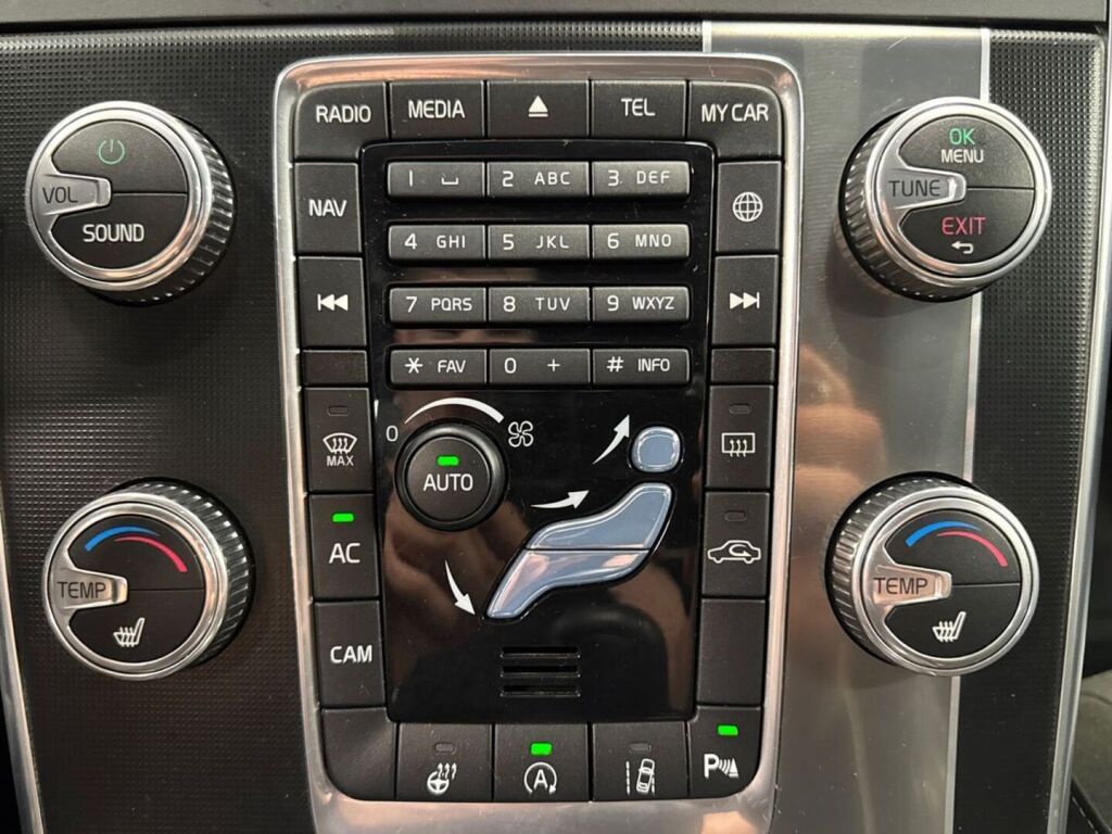 Volvo V60 2017 Sininen