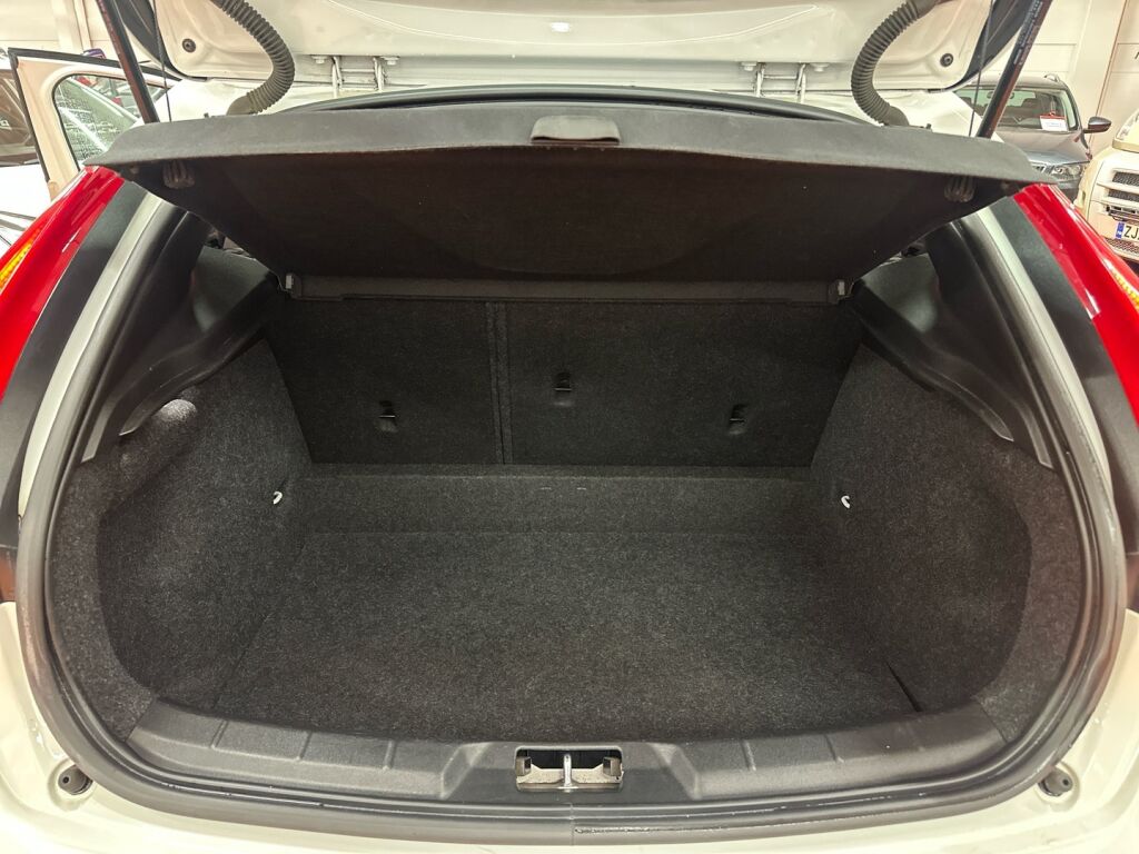 Volvo V40 Cross Country 2017 Valkoinen