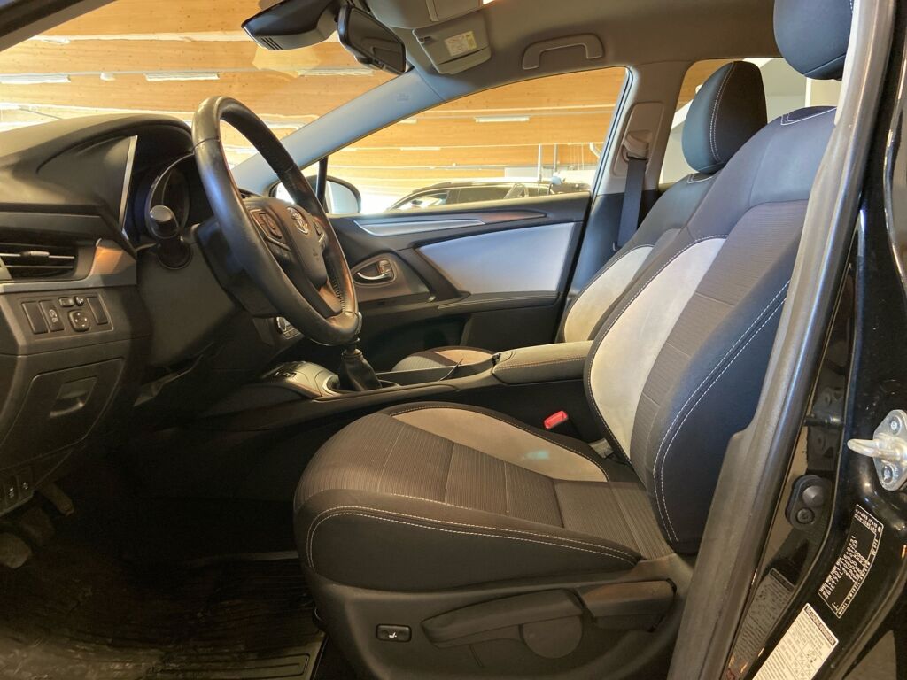Toyota Avensis 2017 Musta