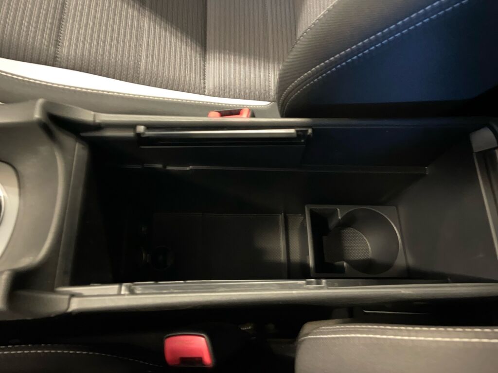 Toyota Avensis 2017 Musta