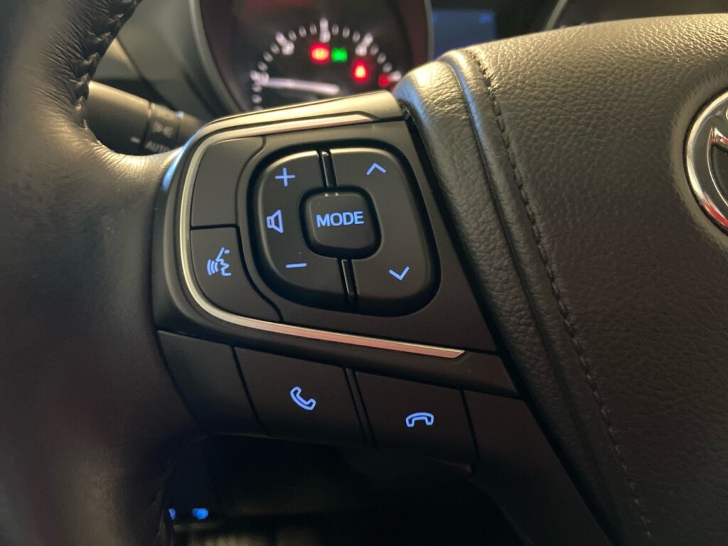 Toyota Avensis 2017 Musta