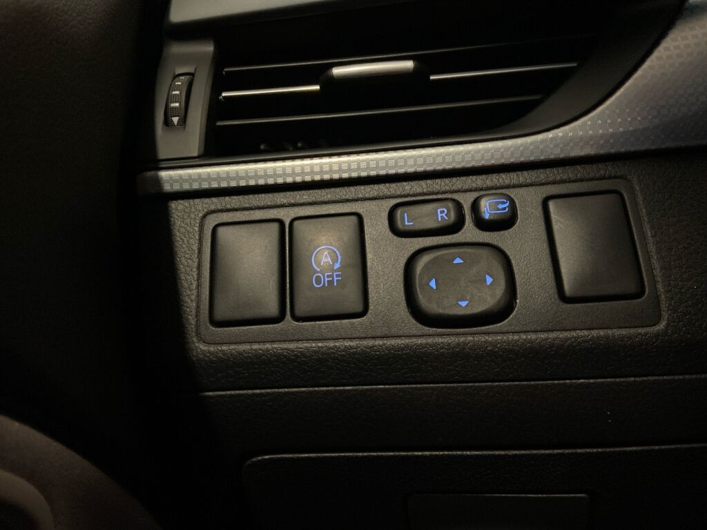 Toyota Avensis 2017 Musta