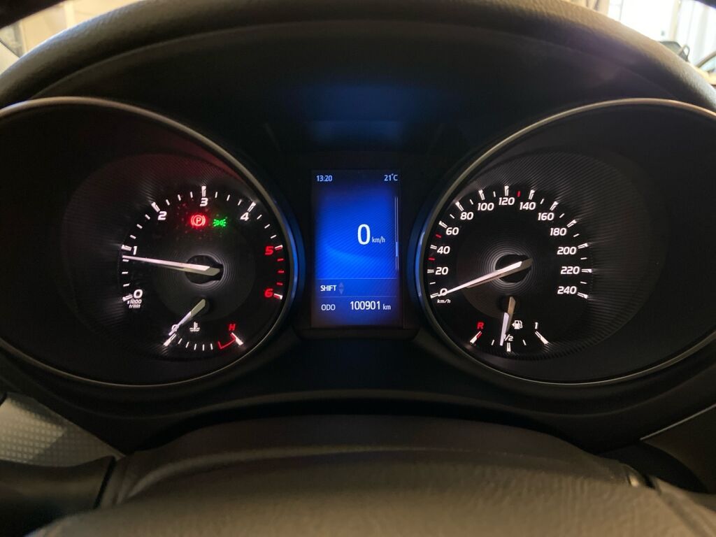 Toyota Avensis 2017 Musta
