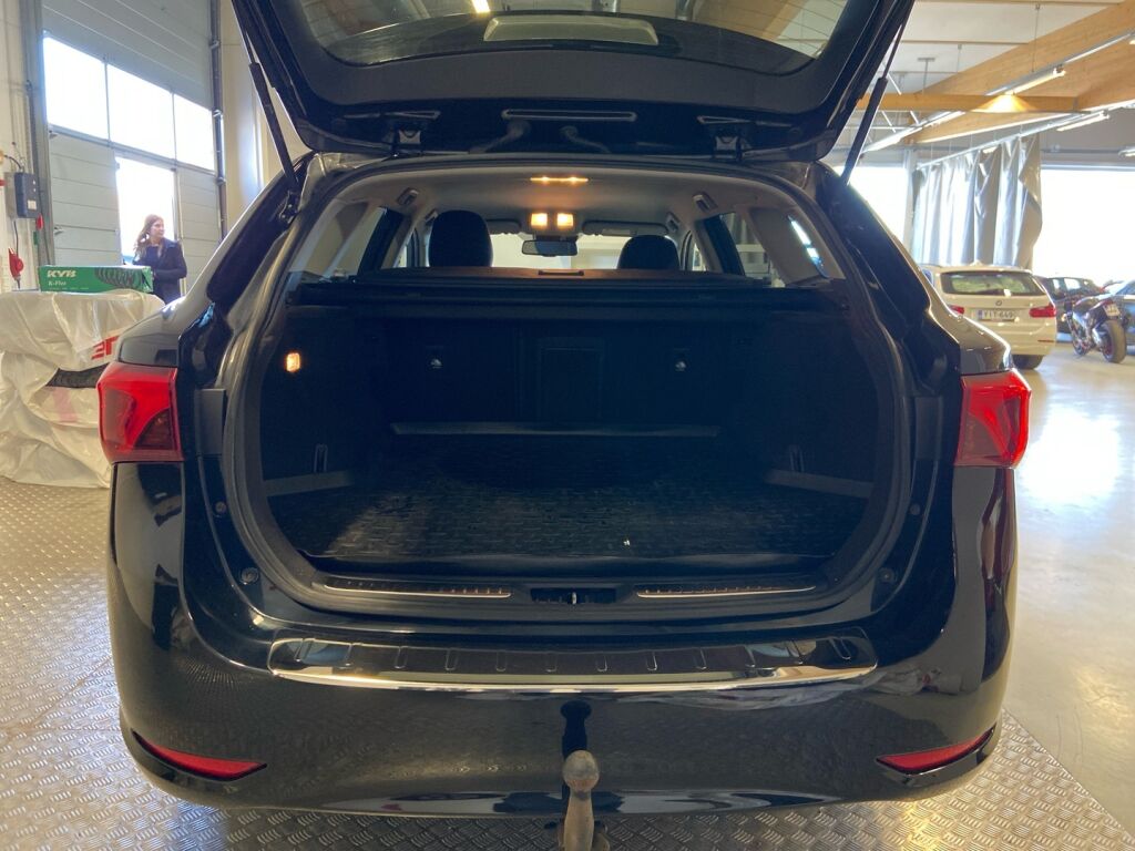 Toyota Avensis 2017 Musta