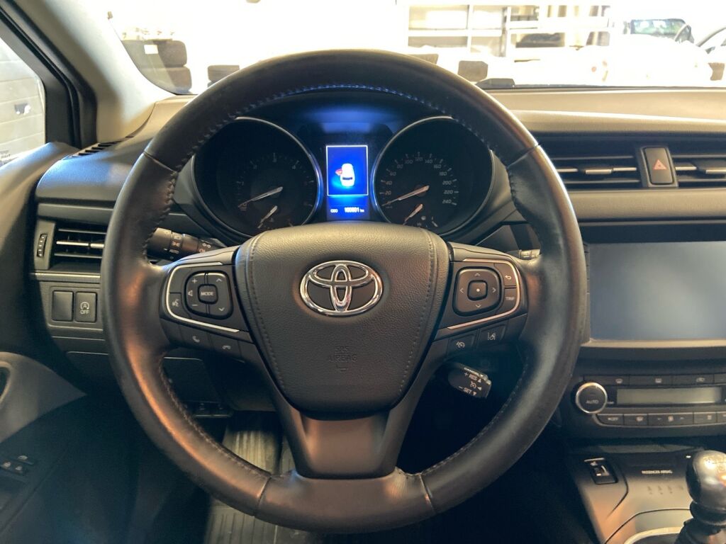 Toyota Avensis 2017 Musta