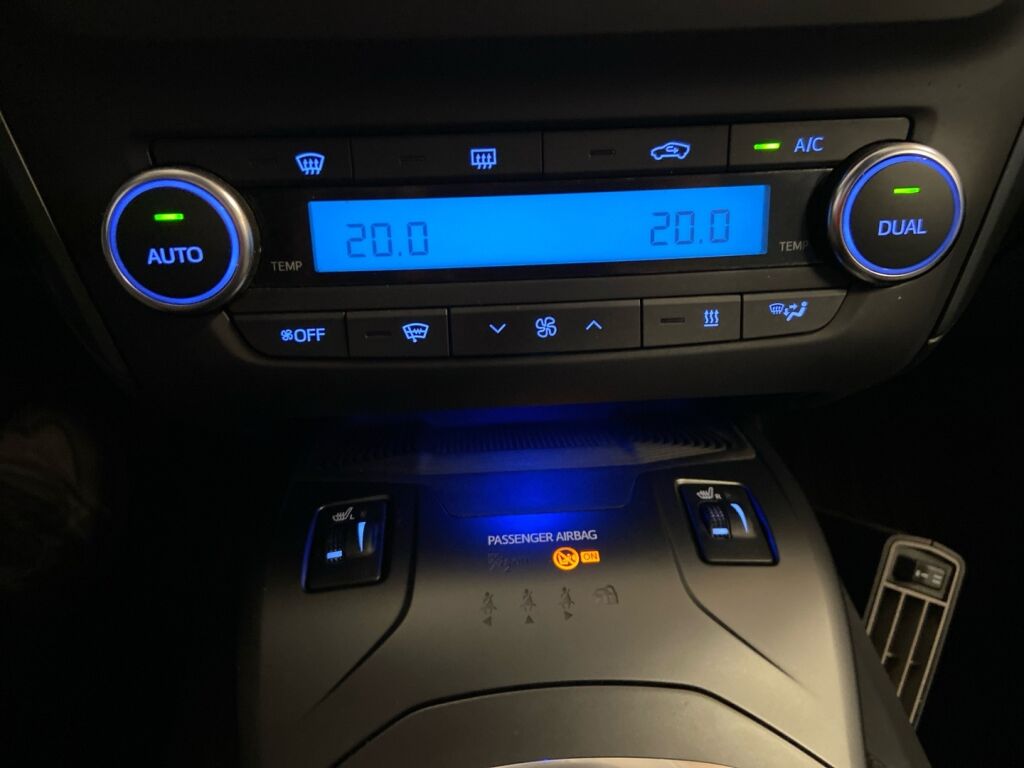 Toyota Avensis 2017 Musta