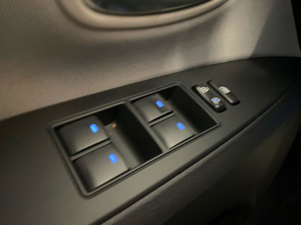 Toyota Avensis 2017 Musta
