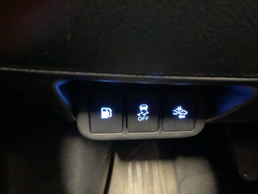 Toyota Avensis 2017 Musta