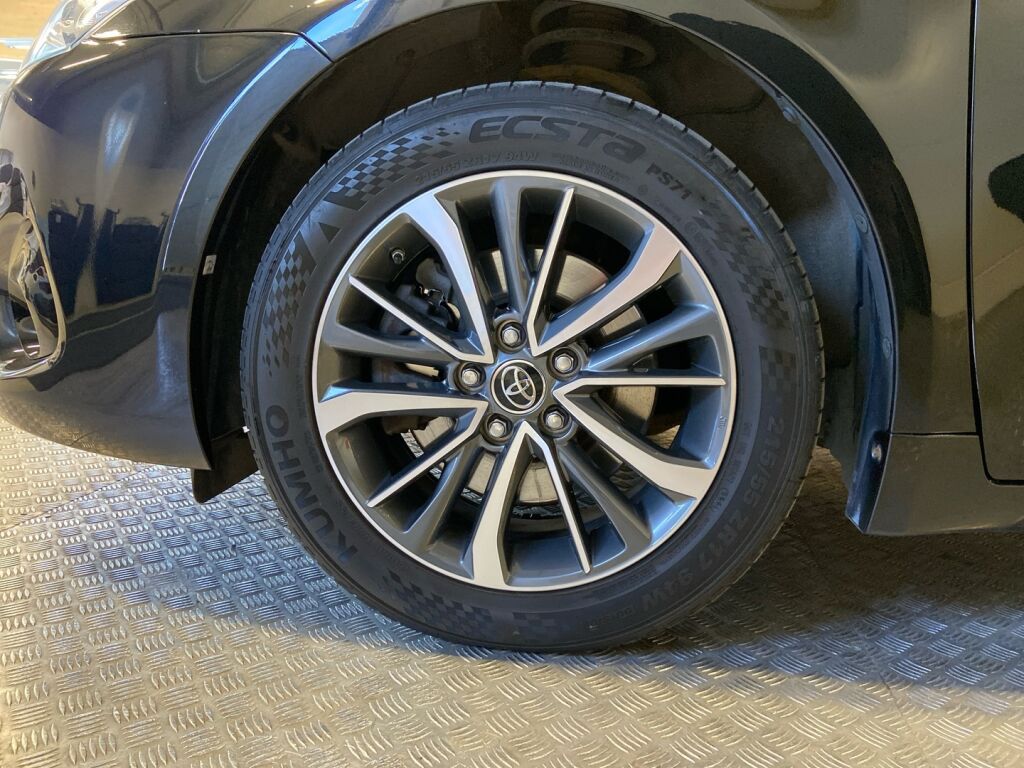 Toyota Avensis 2017 Musta