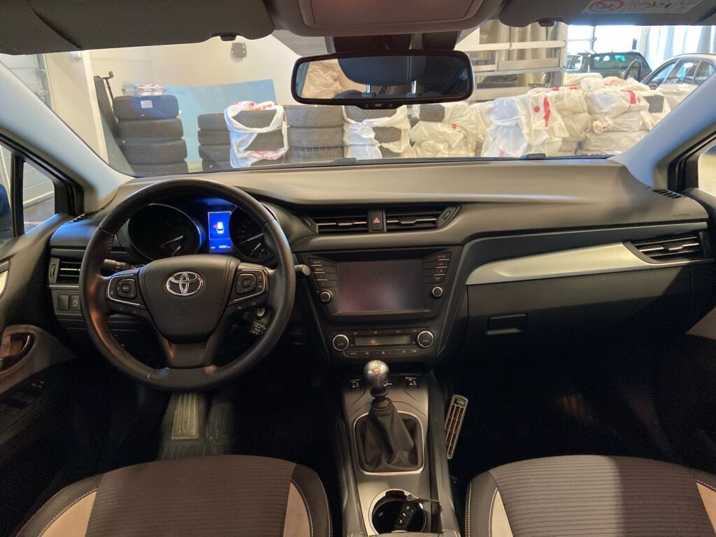 Toyota Avensis 2017 Musta