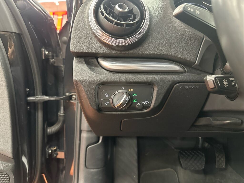 Audi A3 2017 Ruskea (beige)