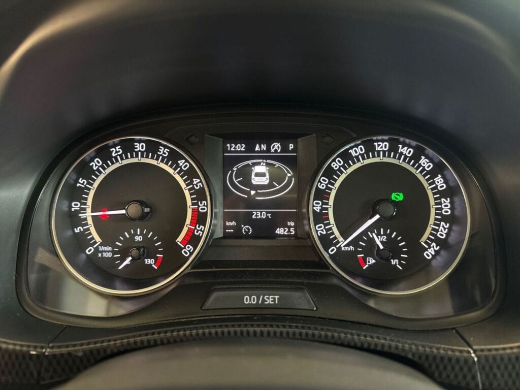 Skoda Fabia 2017 Metallinhohto Harmaa