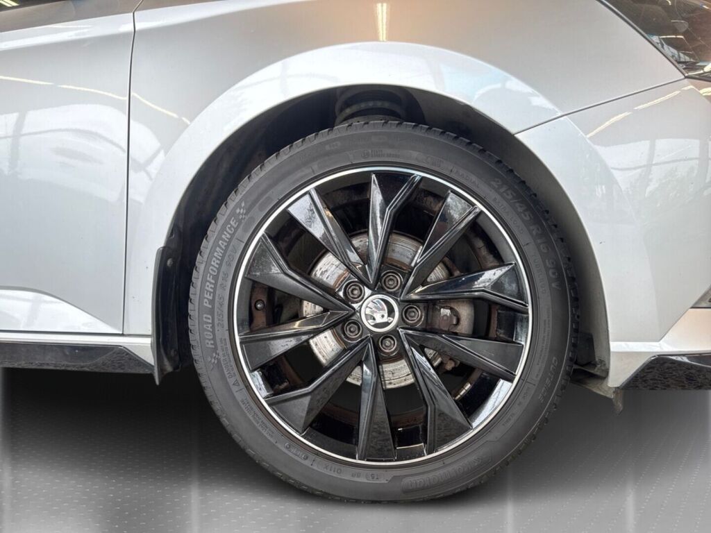 Skoda Fabia 2017 Metallinhohto Harmaa