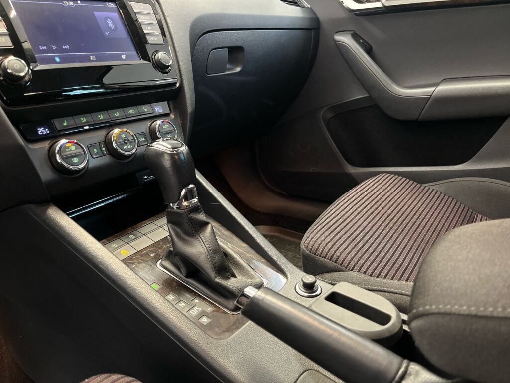 Skoda Octavia 2017 Harmaa