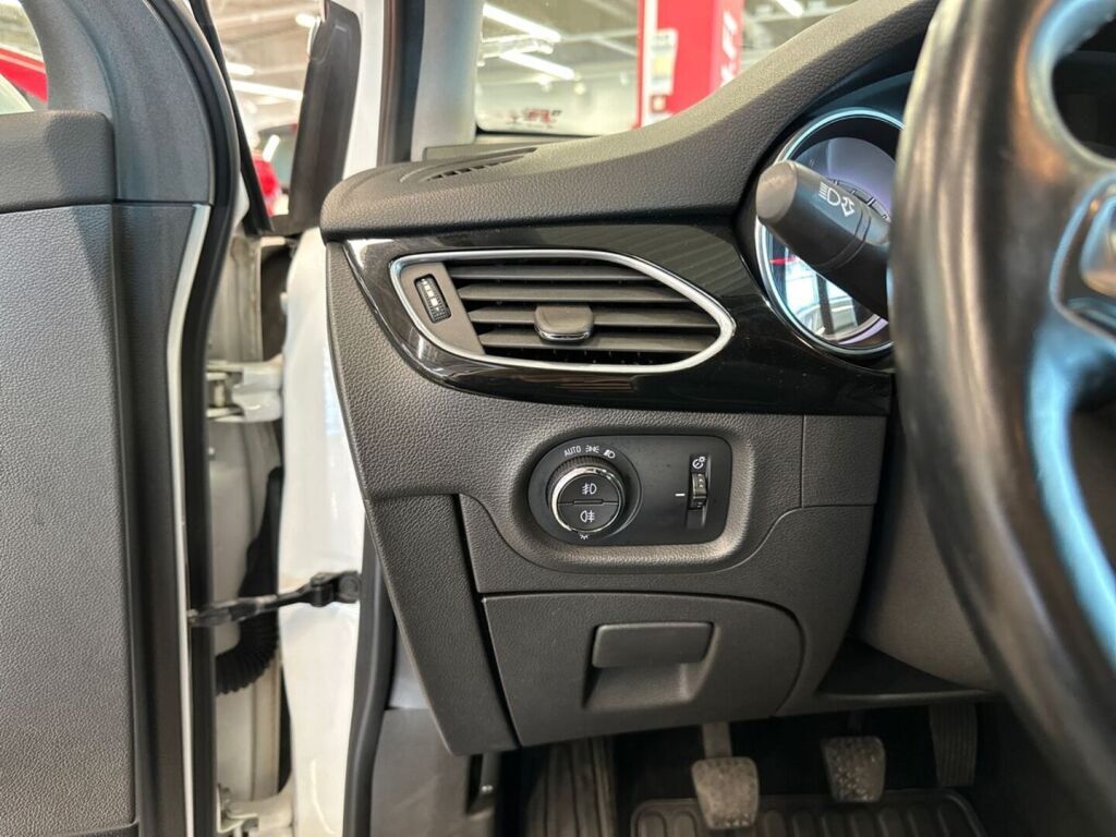 Opel Astra 2017 Valkoinen