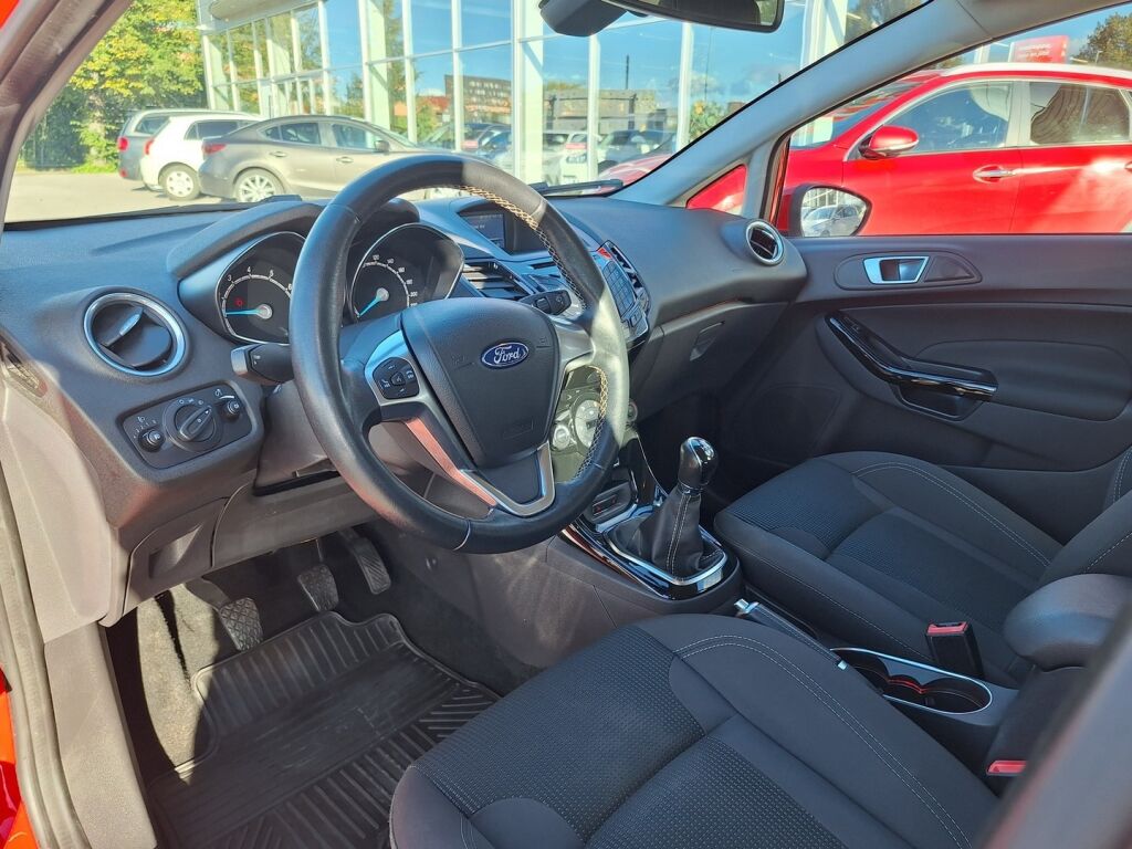 Ford Fiesta 2017 Punainen