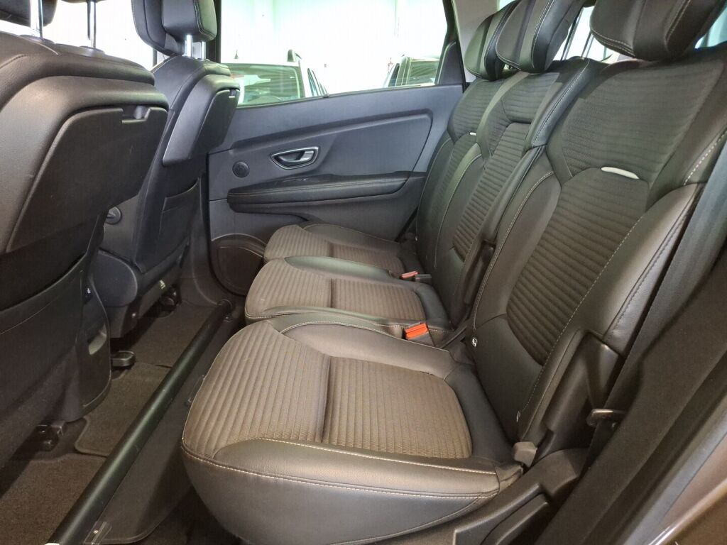 Renault Grand Scenic 2016 Ruskea (beige)