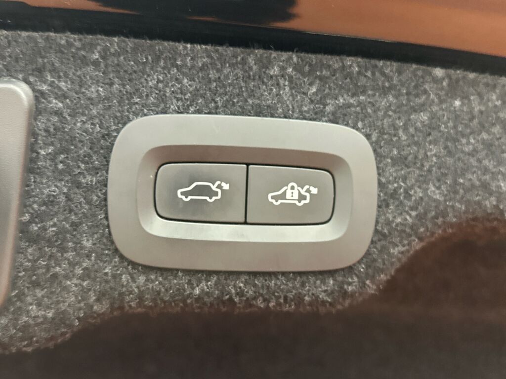 Volvo S90 2017 Musta