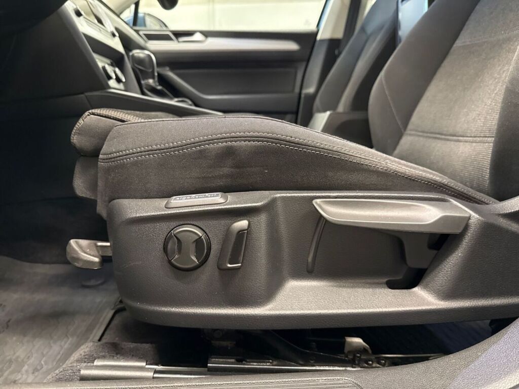 Volkswagen Passat 2017 Sininen