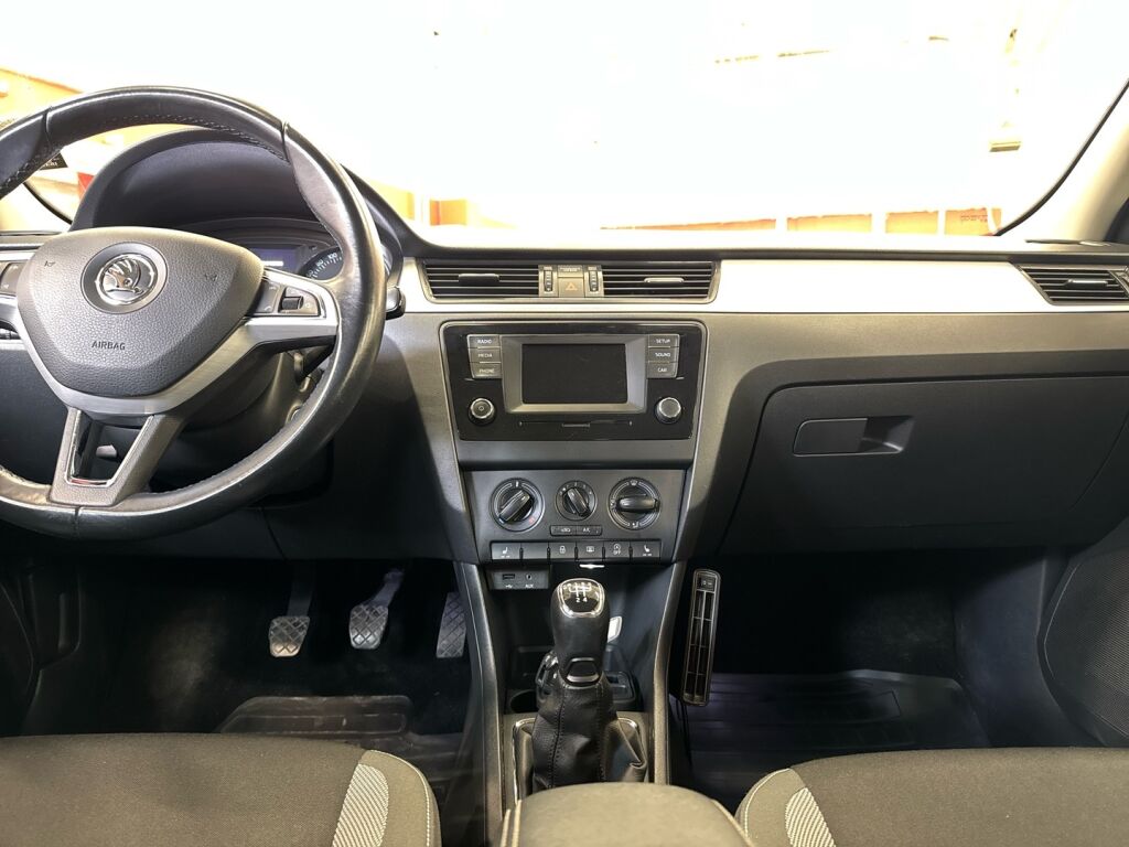 Skoda Rapid 2017 Punainen