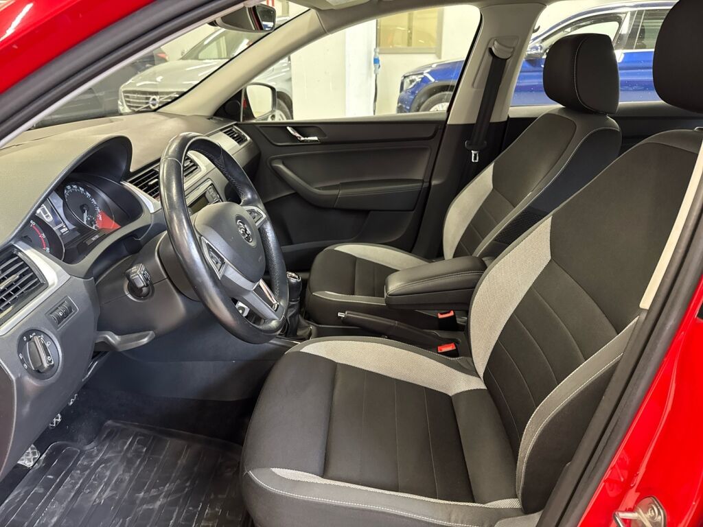 Skoda Rapid 2017 Punainen