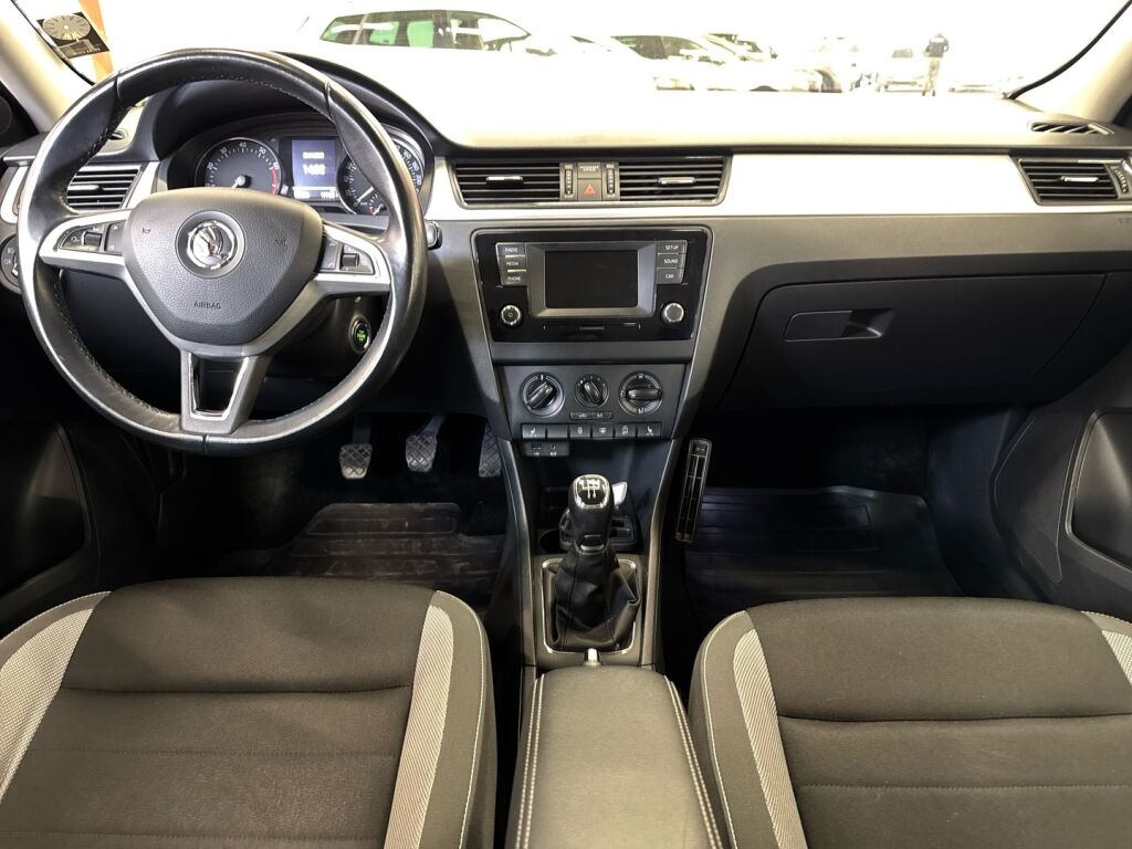 Skoda Rapid 2017 Punainen