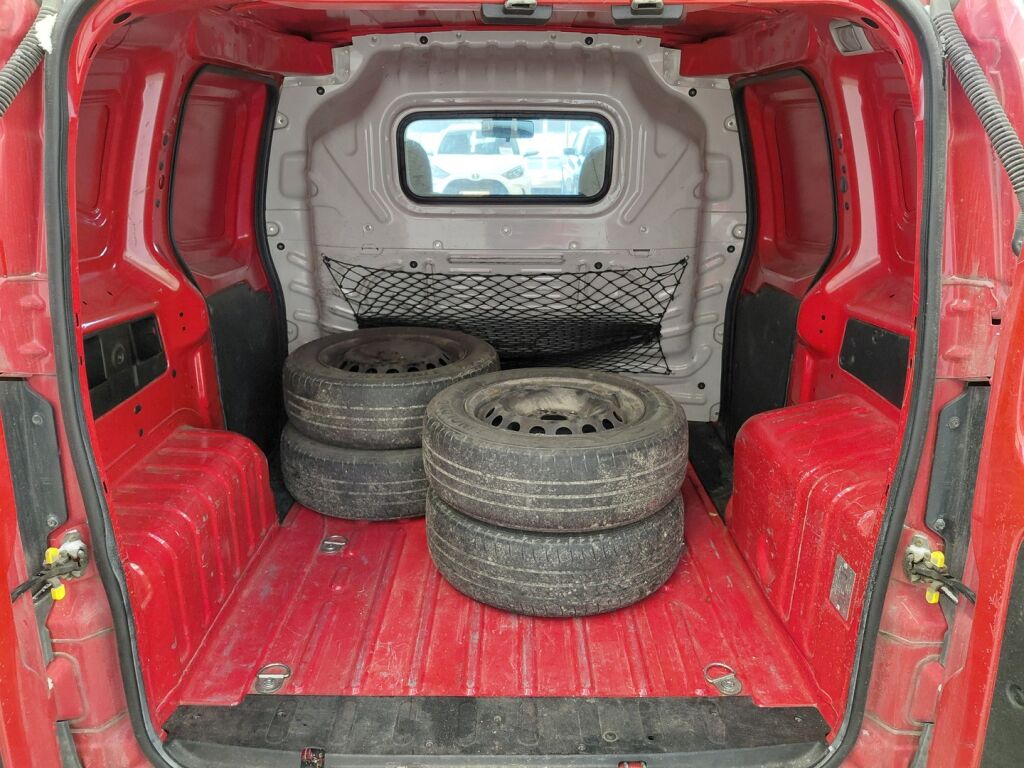 Fiat Fiorino 2017 Punainen