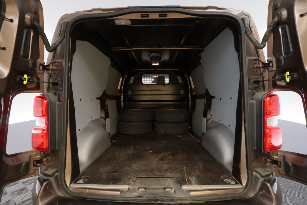 Toyota Proace 2017 Ruskea (beige)