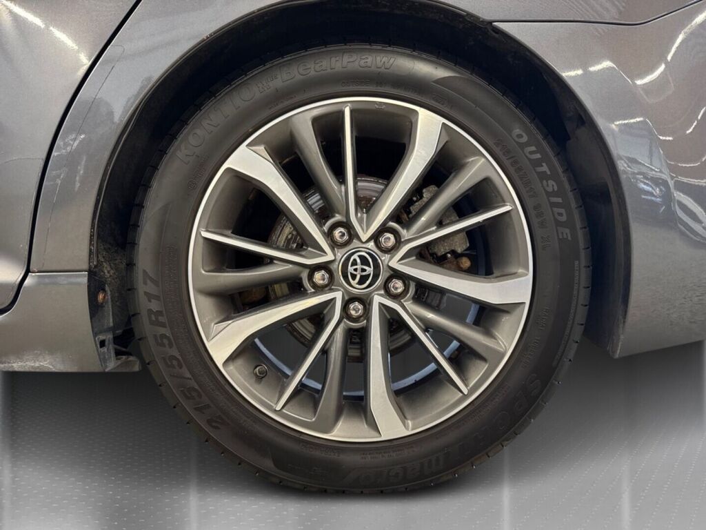 Toyota Avensis 2017 Harmaa