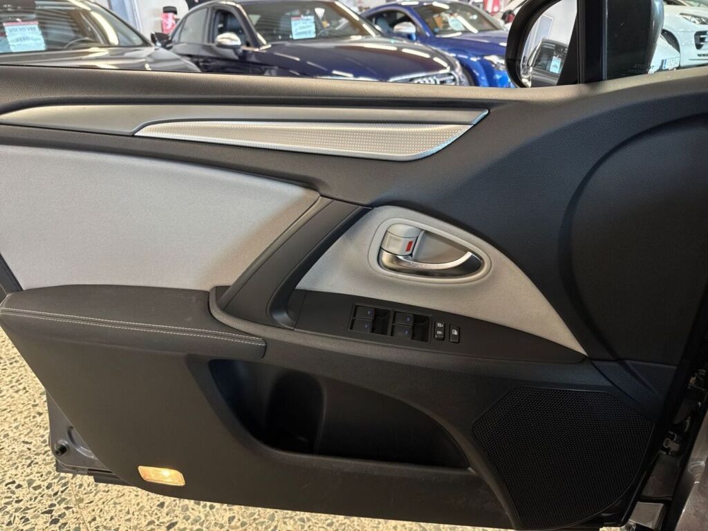 Toyota Avensis 2017 Harmaa