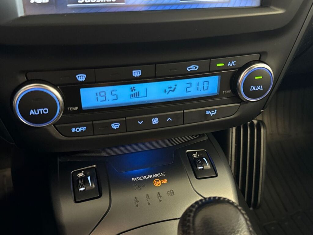 Toyota Avensis 2017 Harmaa