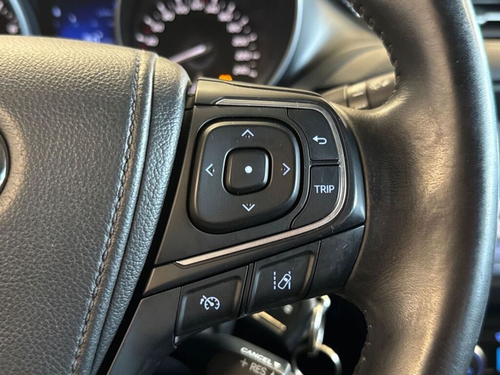 Toyota Avensis 2017 Harmaa
