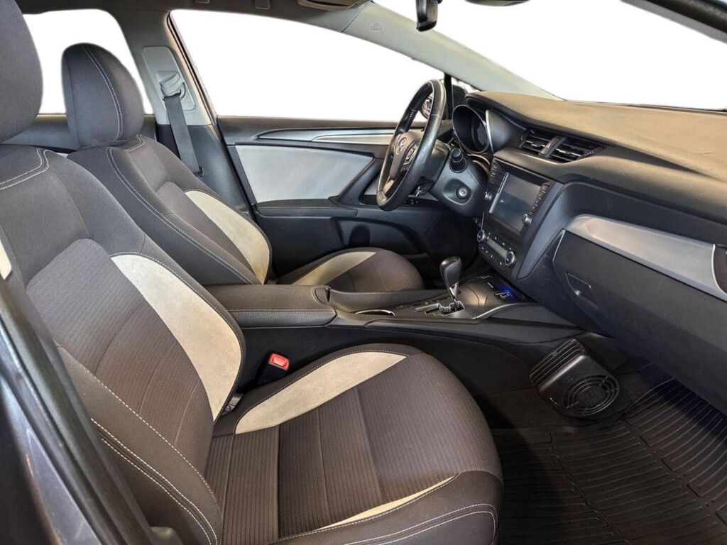 Toyota Avensis 2017 Harmaa