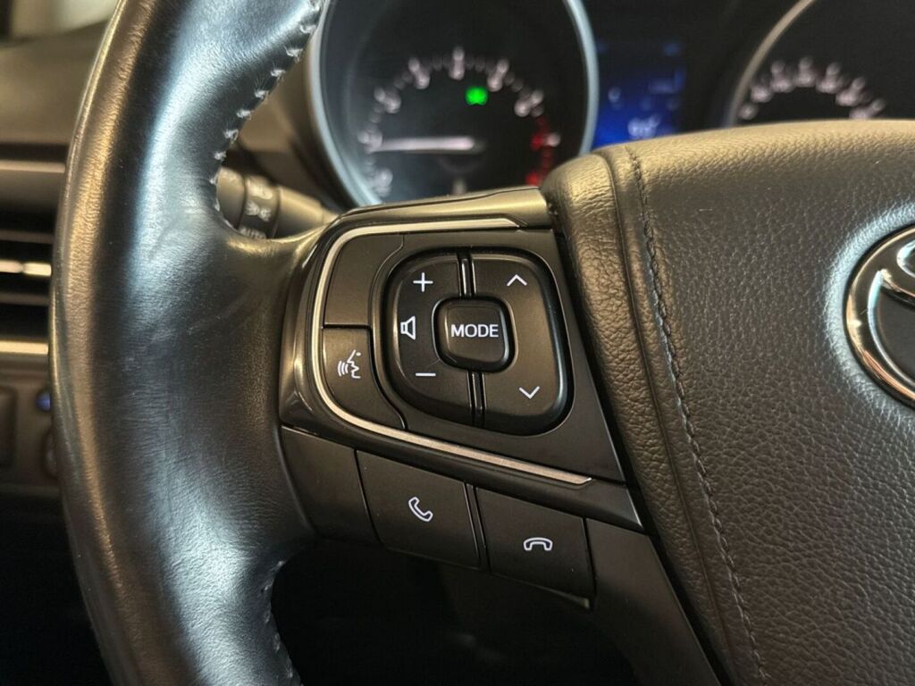 Toyota Avensis 2017 Harmaa