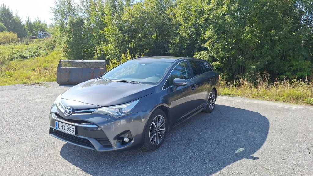 Toyota Avensis 2017 Harmaa