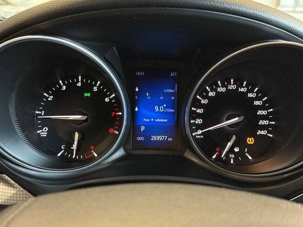 Toyota Avensis 2017 Harmaa