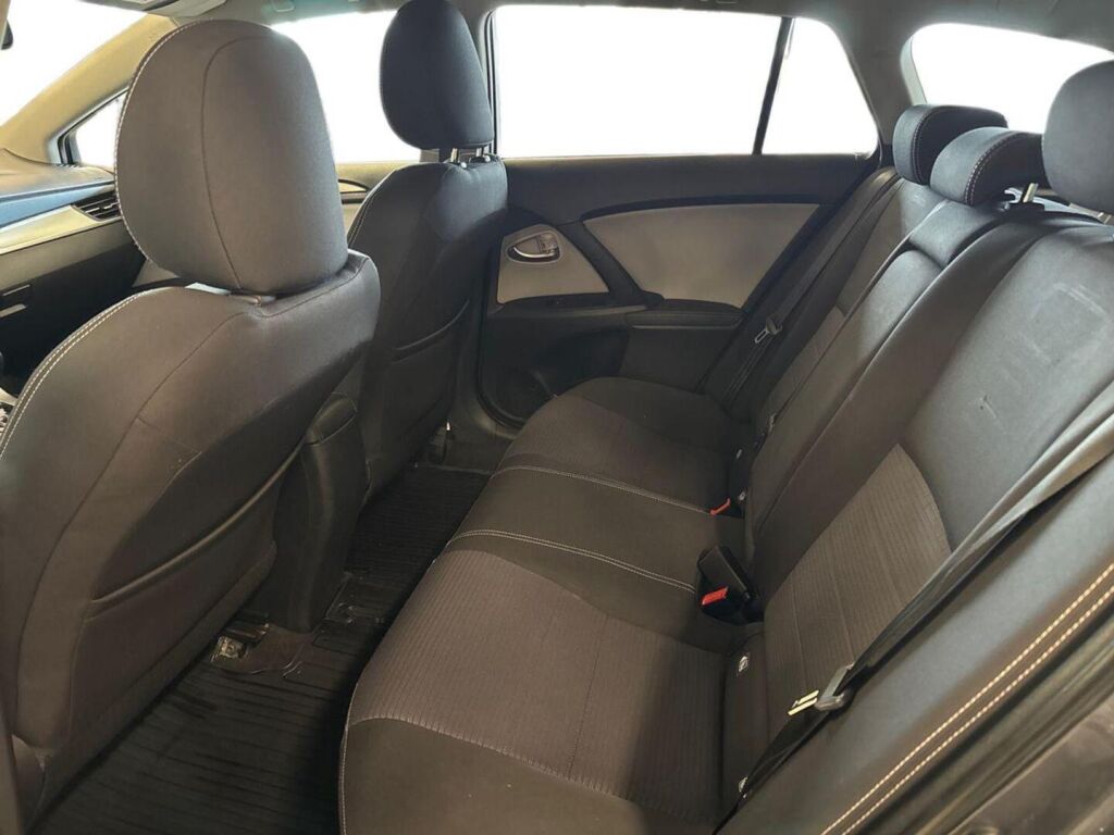 Toyota Avensis 2017 Harmaa