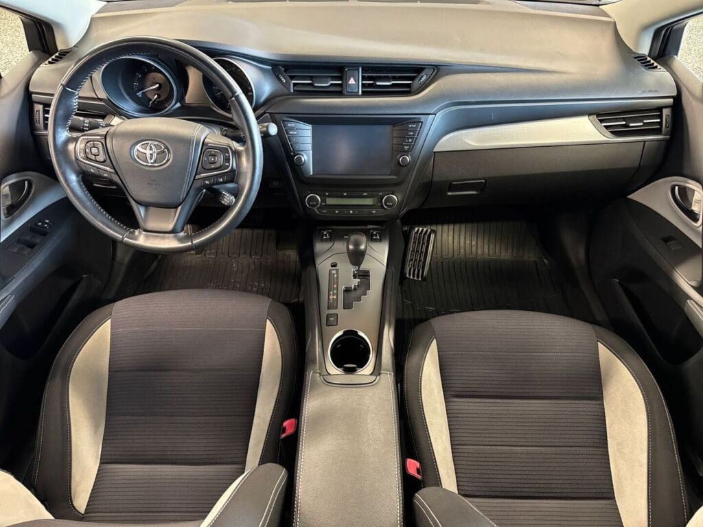 Toyota Avensis 2017 Harmaa