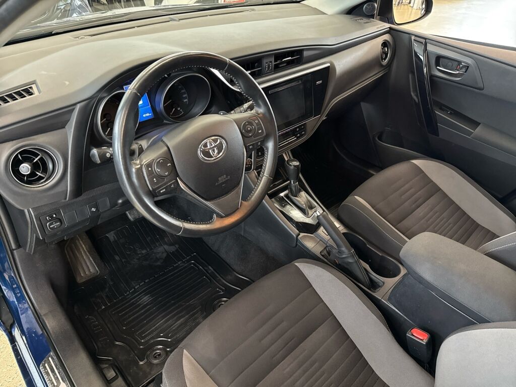 Toyota Auris 2017 Sininen
