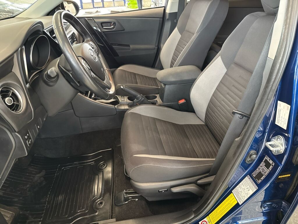 Toyota Auris 2017 Sininen