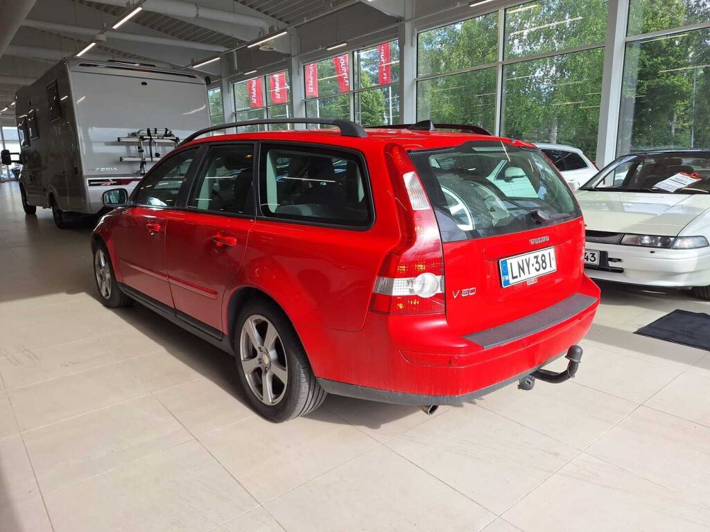 Volvo V50 2006 Punainen