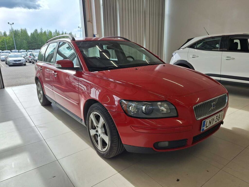 Volvo V50 2006 Punainen