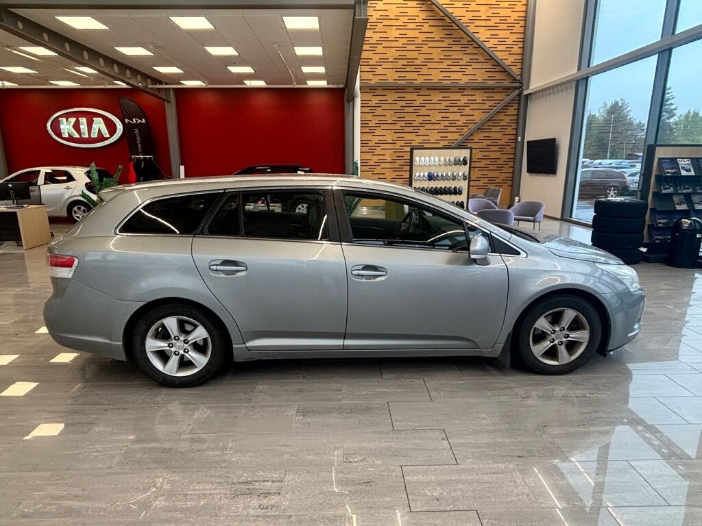 Toyota Avensis 2009 Harmaa