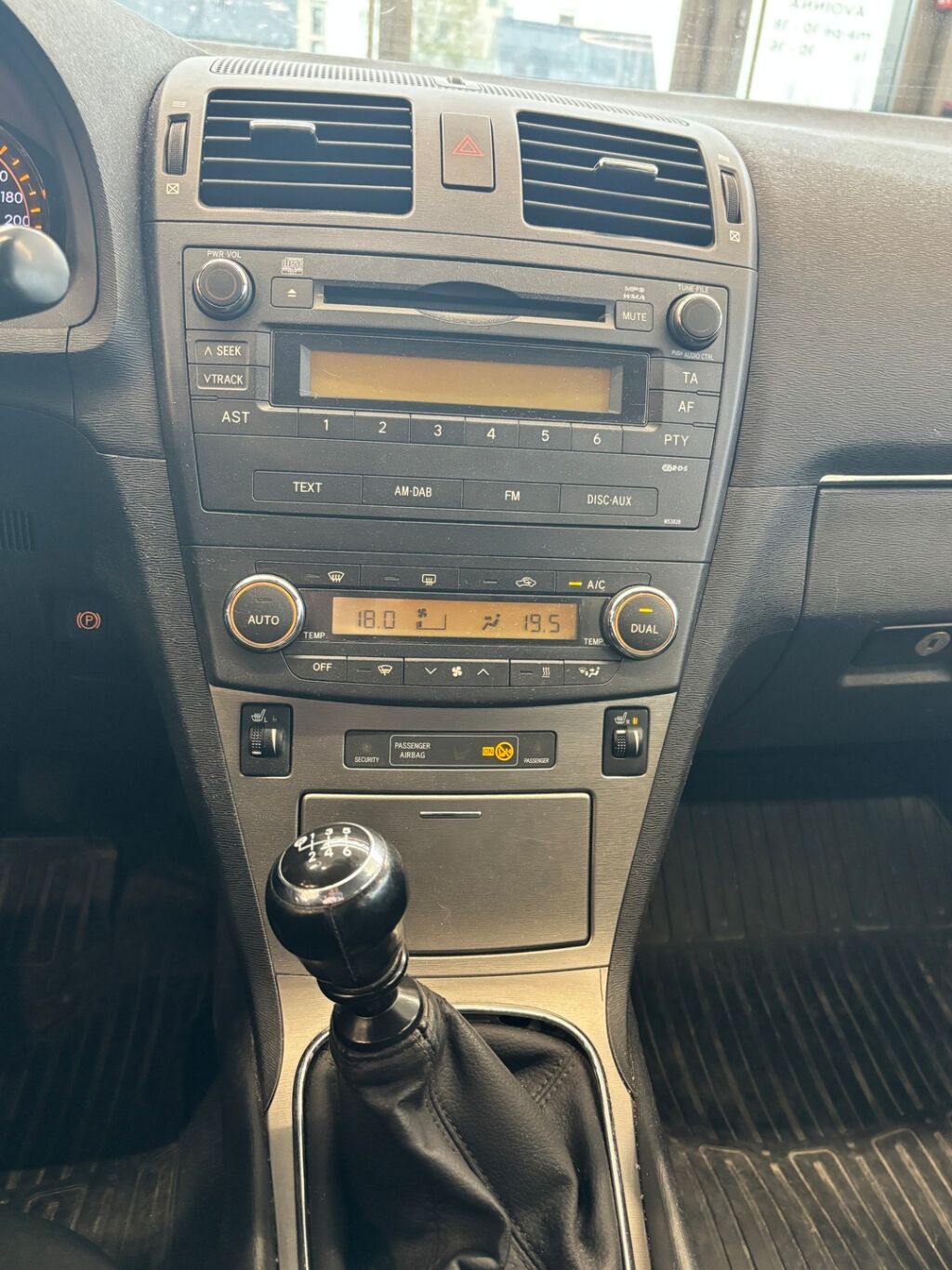 Toyota Avensis 2009 Harmaa