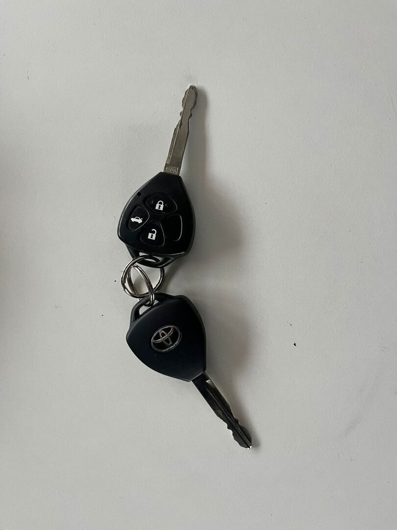 Toyota Avensis 2009 Hopea