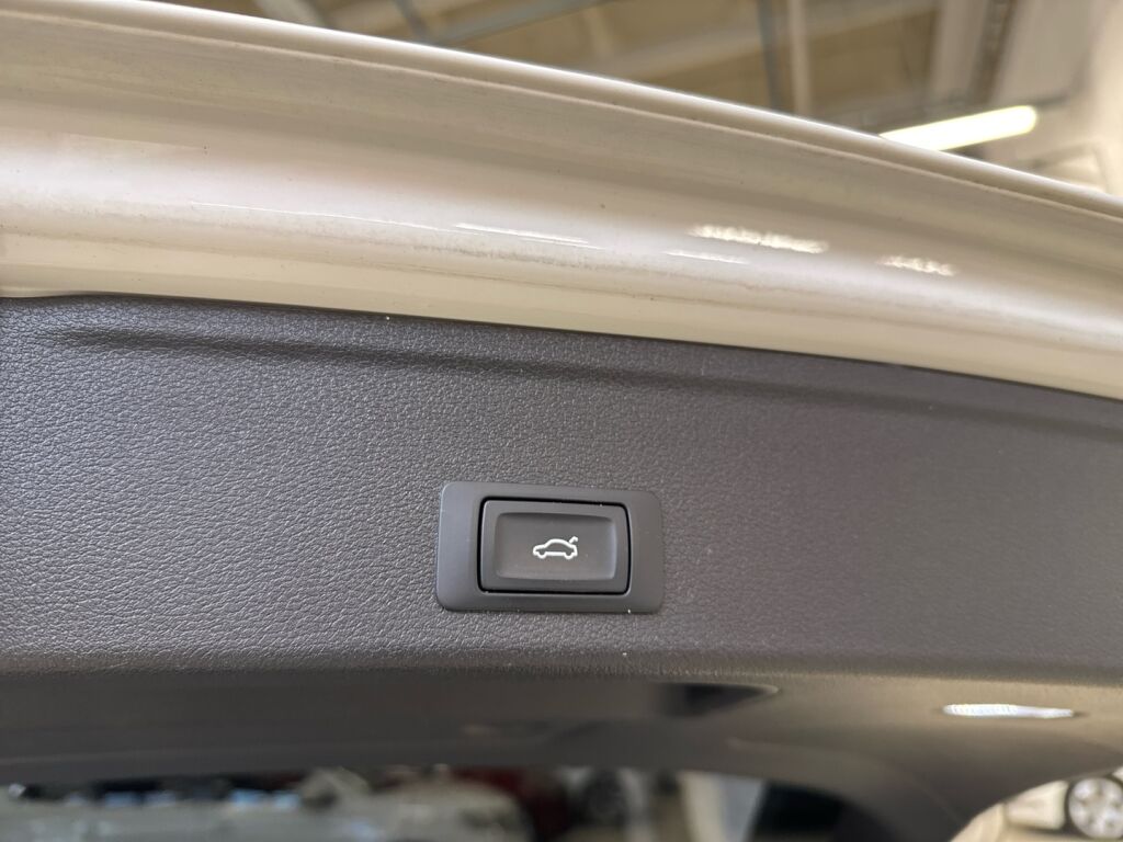 Audi A4 2017 Valkoinen